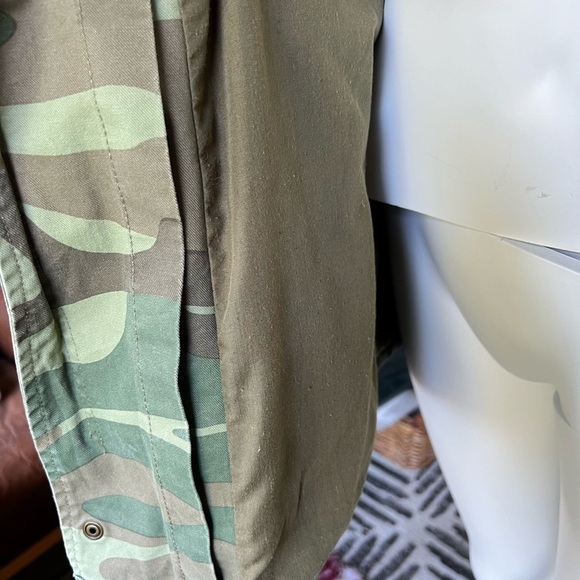 SKYEYE rare camo with floral design  jacket. - Picture 8 of 9